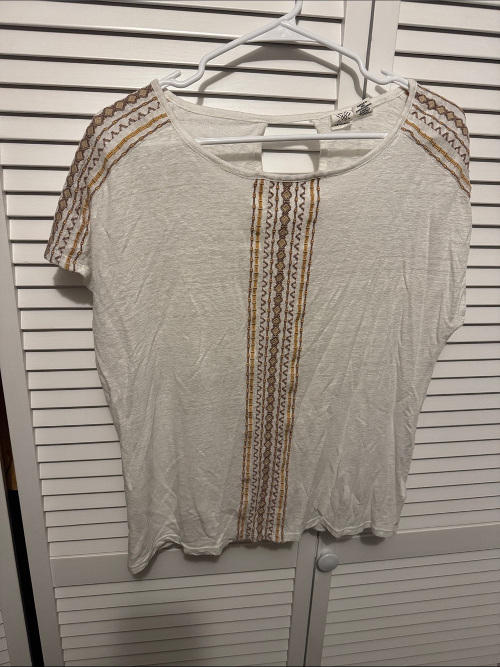 Embroidered Scoop Neck Short Sleeve Top in Cream